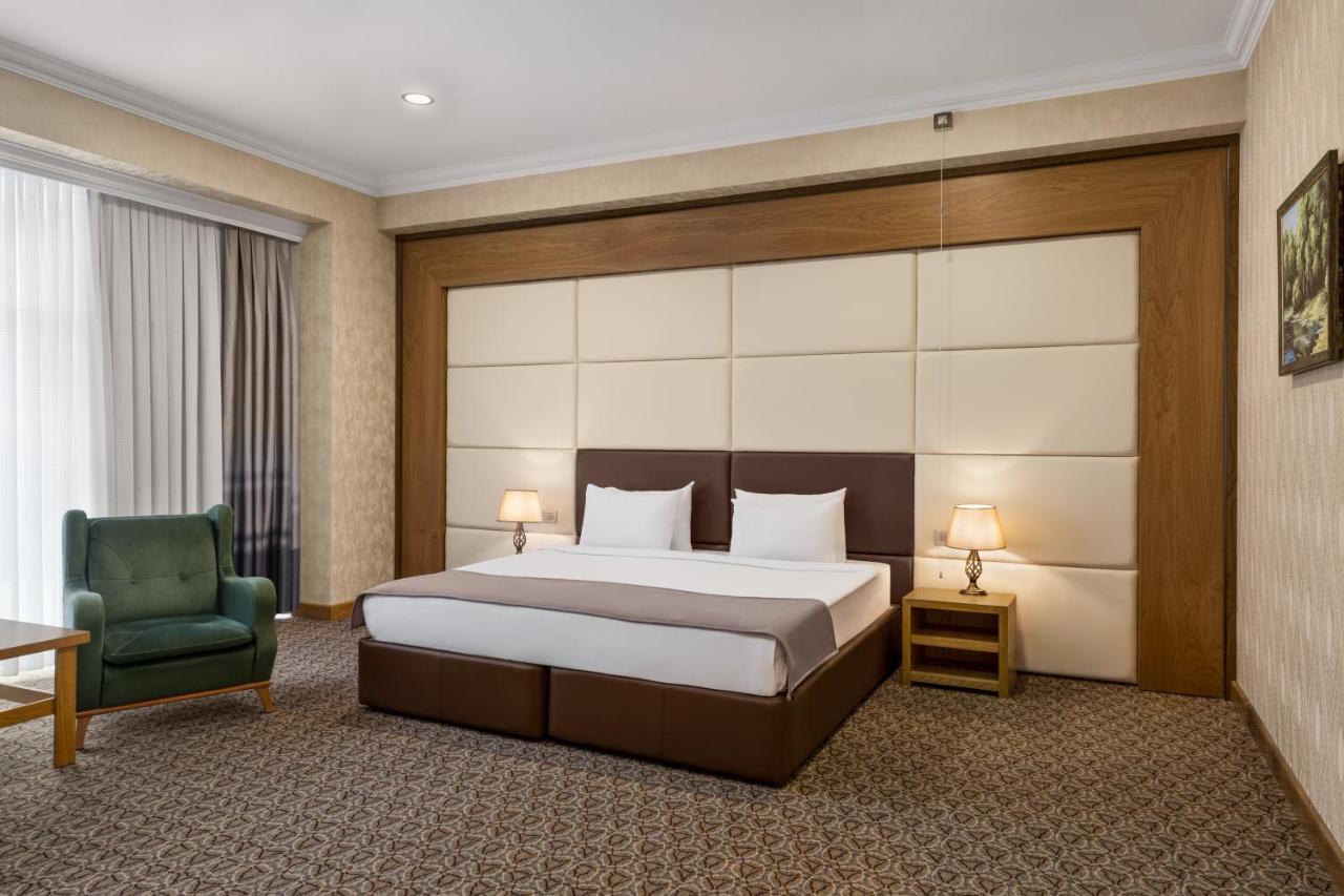 Wyndham Baku Hotel Exterior photo
