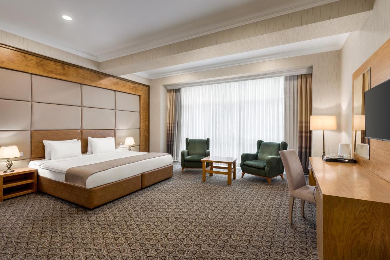 Wyndham Baku Hotel Exterior photo
