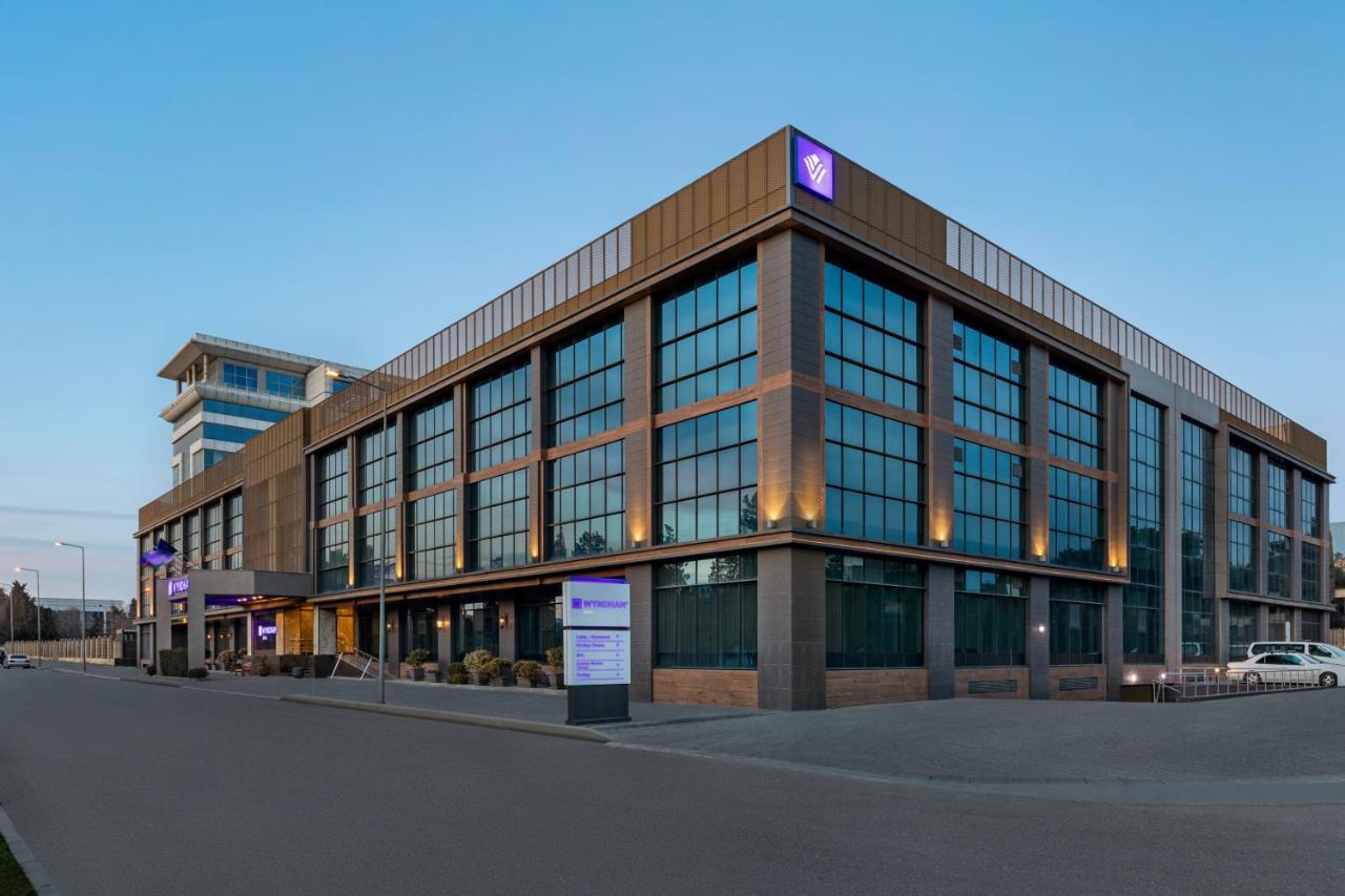Wyndham Baku Hotel Exterior photo
