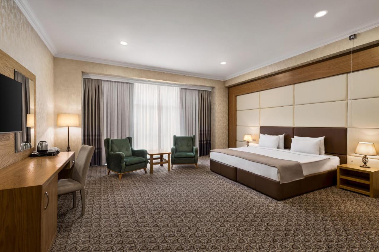 Wyndham Baku Hotel Exterior photo