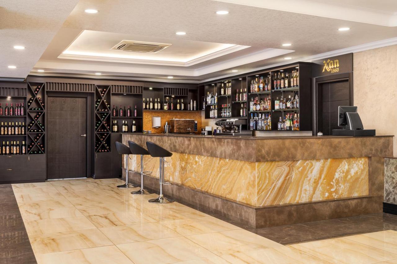 Wyndham Baku Hotel Exterior photo